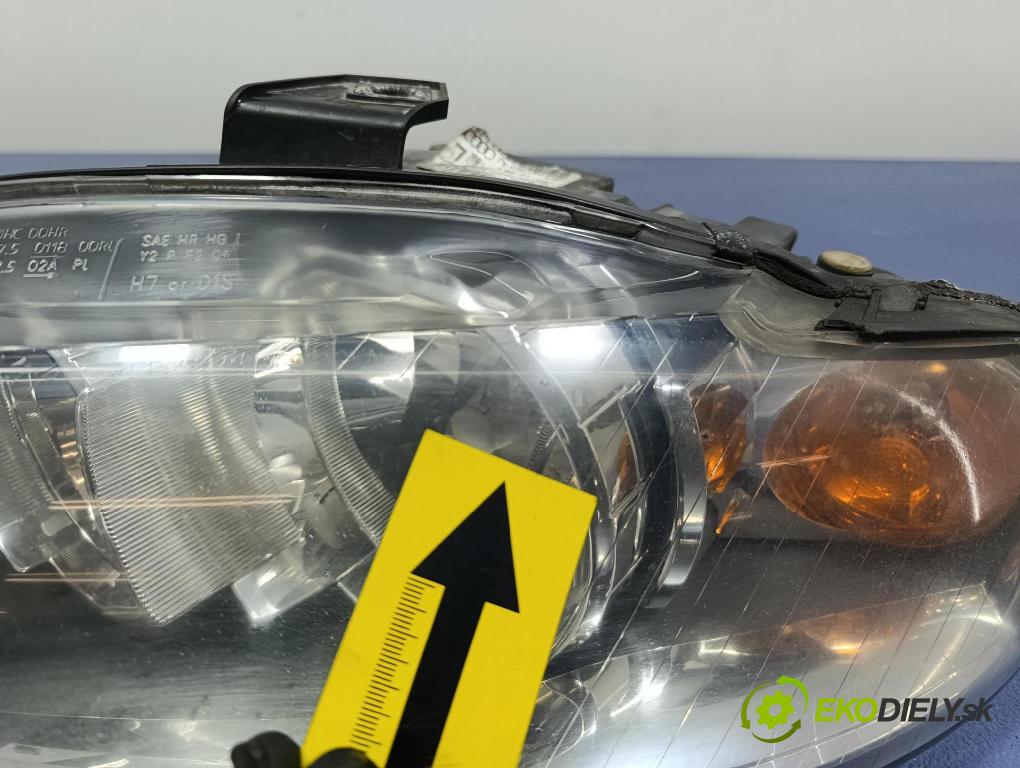 Audi A4 2005 Reflektor: Vľavo: 8E0941003AJ