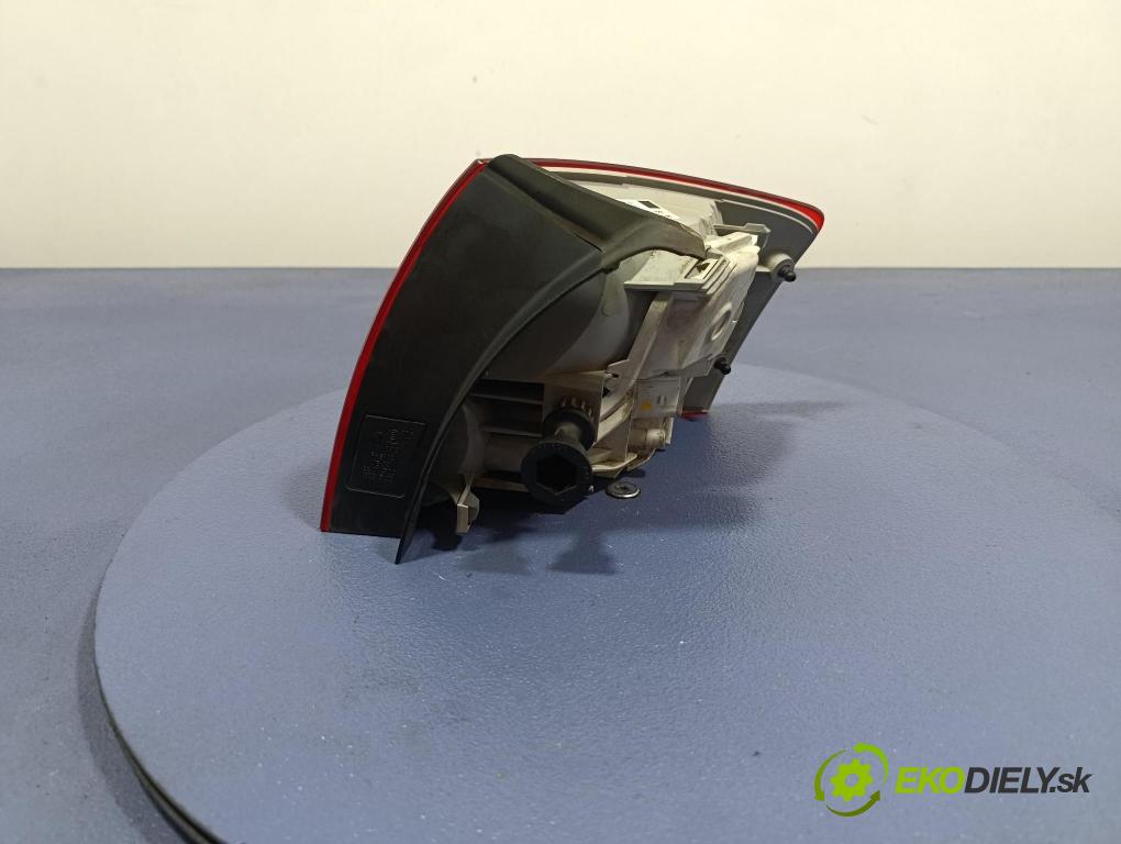 Audi A4 2005 svetlo / reflektor zad ľavá Vonkajsia: 8E9945095E