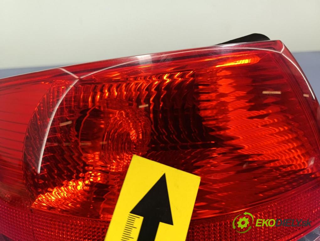 Audi A4 2005 svetlo / reflektor zad ľavá Vonkajsia: 8E9945095E