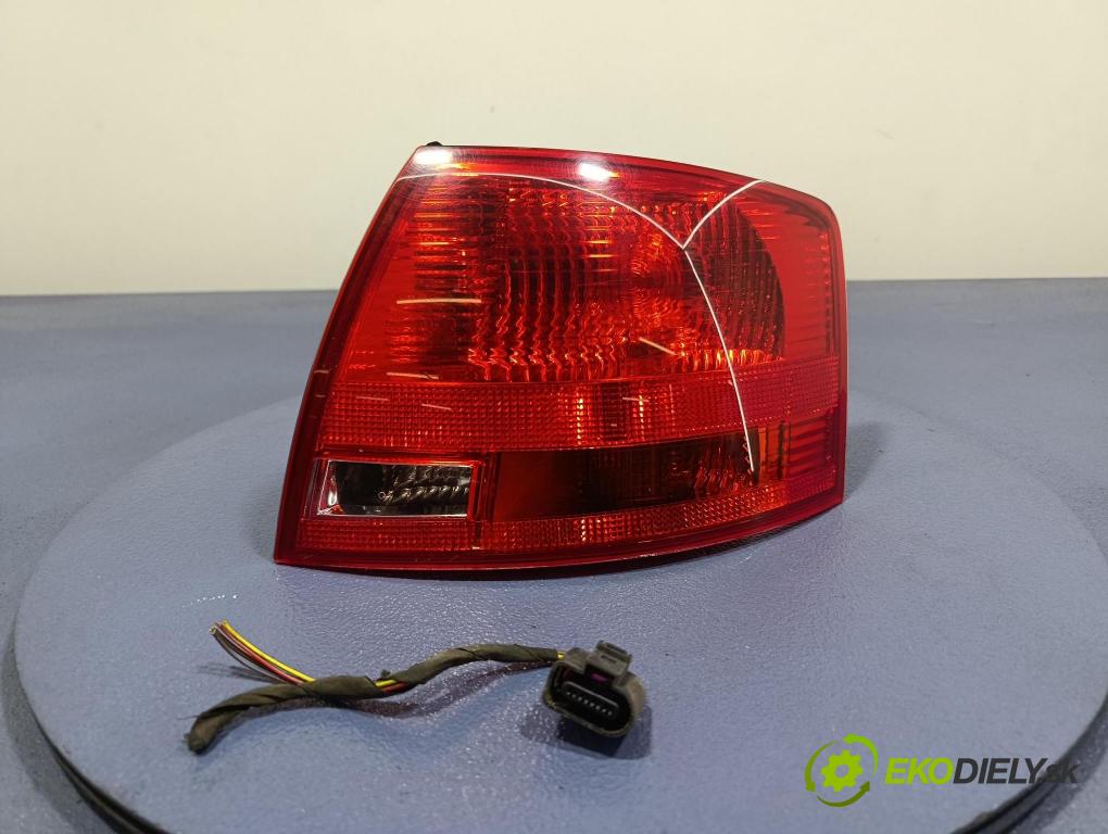 Audi A4 2005 svetlo / reflektor zad Prava: Vonkajsia: 8E9945096E