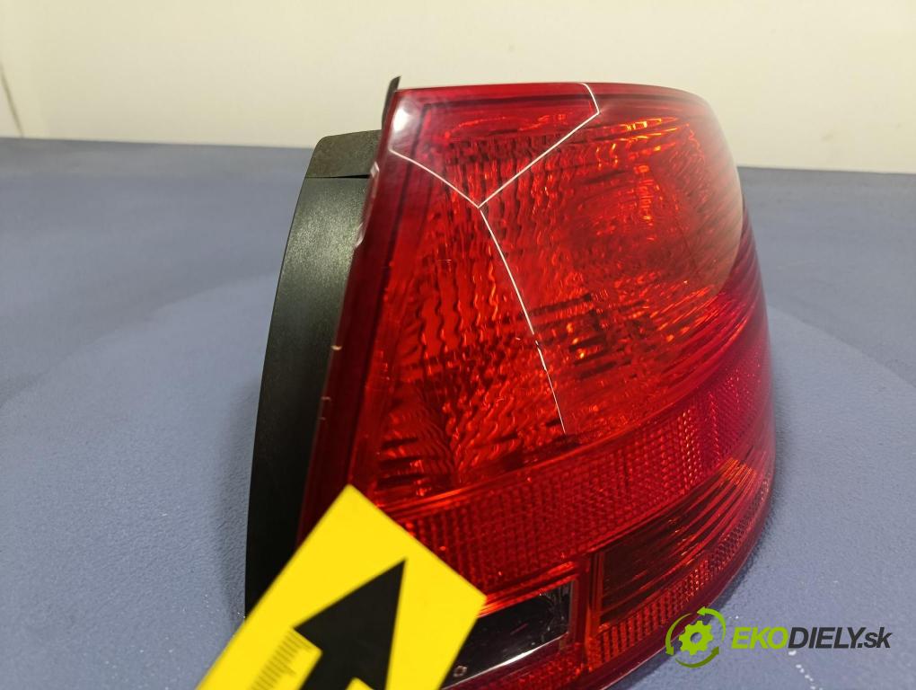 Audi A4 2005 svetlo / reflektor zad Prava: Vonkajsia: 8E9945096E