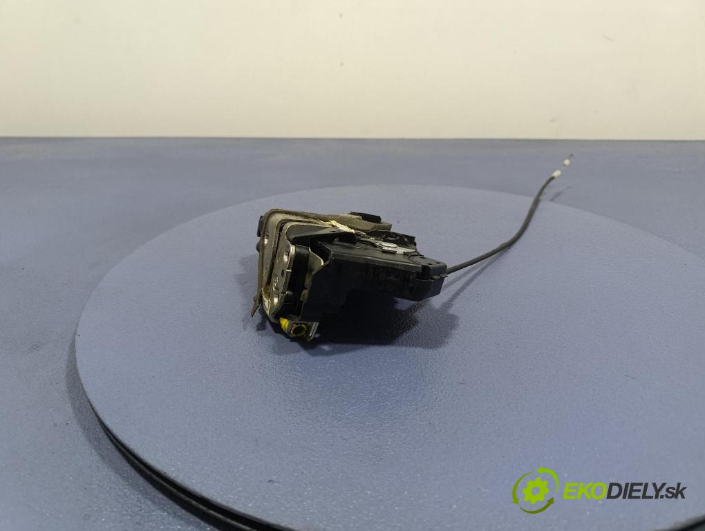 Toyota Scion xa 2006 zámek dveře před Levý: