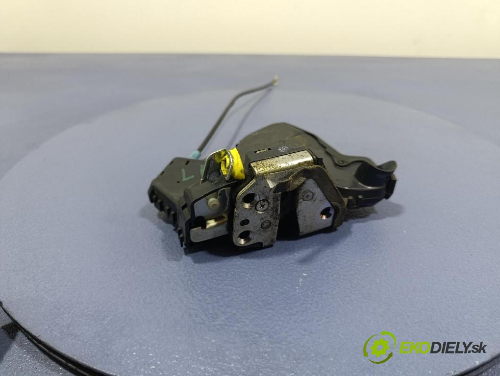 Toyota Scion xa 2006 zámek dveře před Levý:
