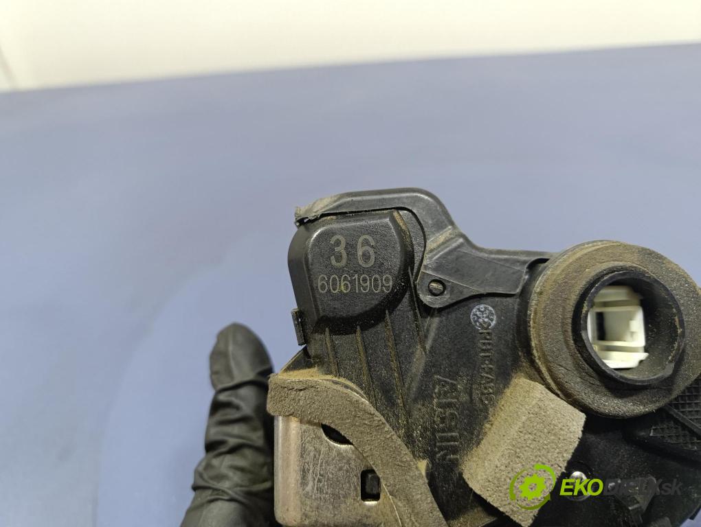 Toyota Scion xa 2006 zámek dveře před Levý:
