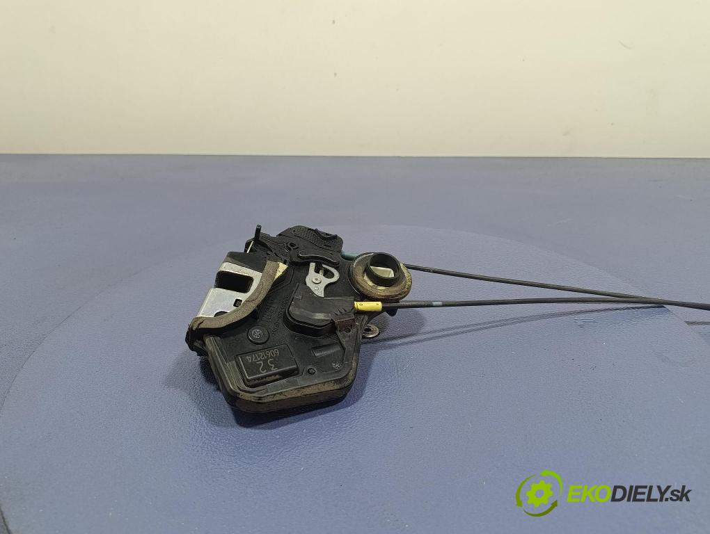 Toyota Scion xa 2006 zámek dveře Zad: v pravo: