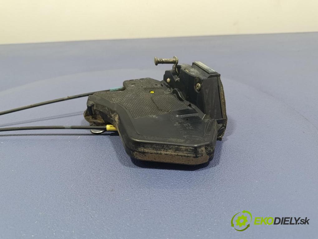 Toyota Scion xa 2006 zámek dveře Zad: v pravo: