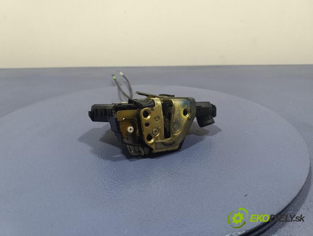 Toyota Scion xa 2006 zámek dveře před v pravo: