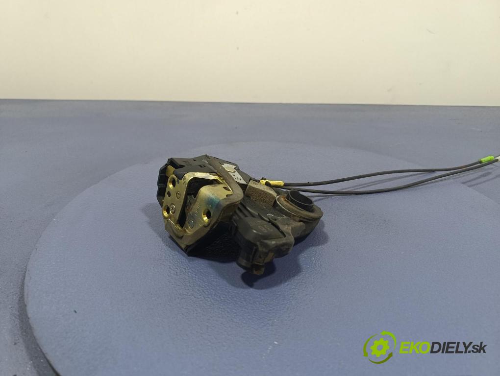 Toyota Scion xa 2006 zámek dveře před v pravo: