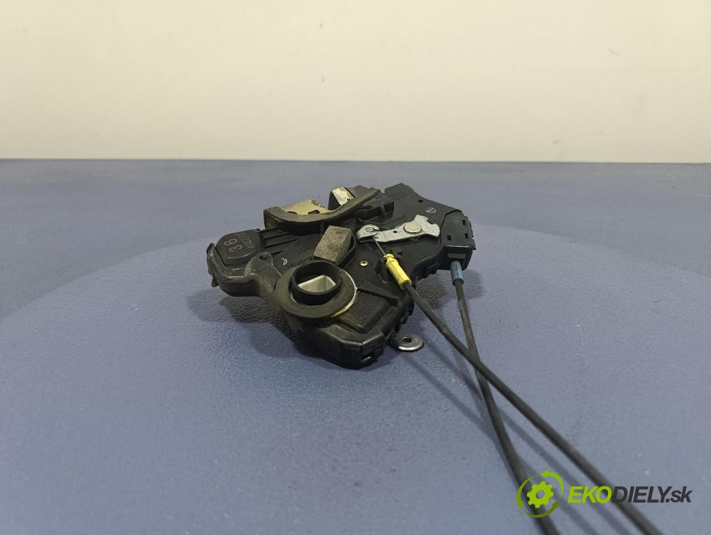 Toyota Scion xa 2006 zámek dveře před v pravo: