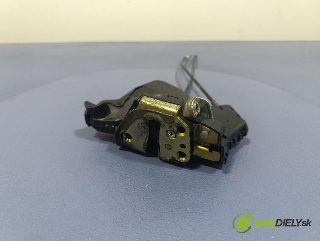 Toyota Scion xa 2006 zámek dveře před v pravo: