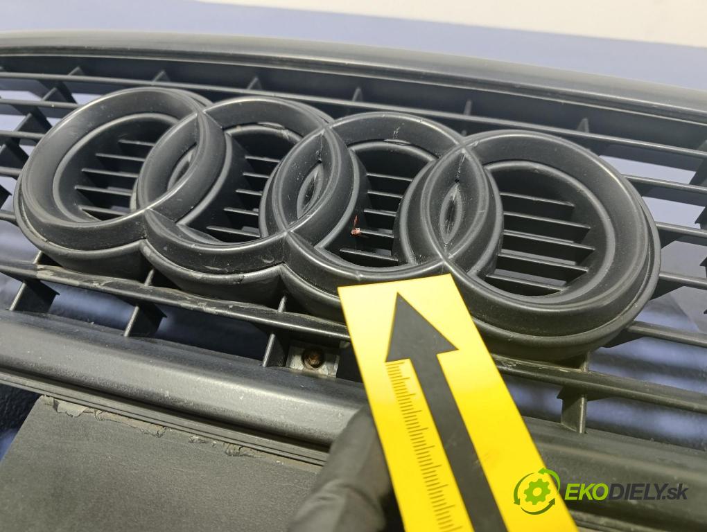 Audi A4 2005 miežka / Gril: 8E0853651J