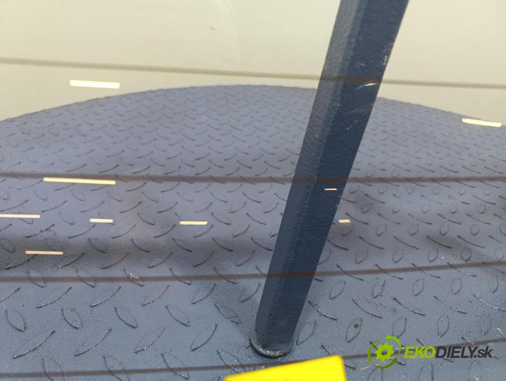 Toyota Scion xa 2006 sklo zadní
