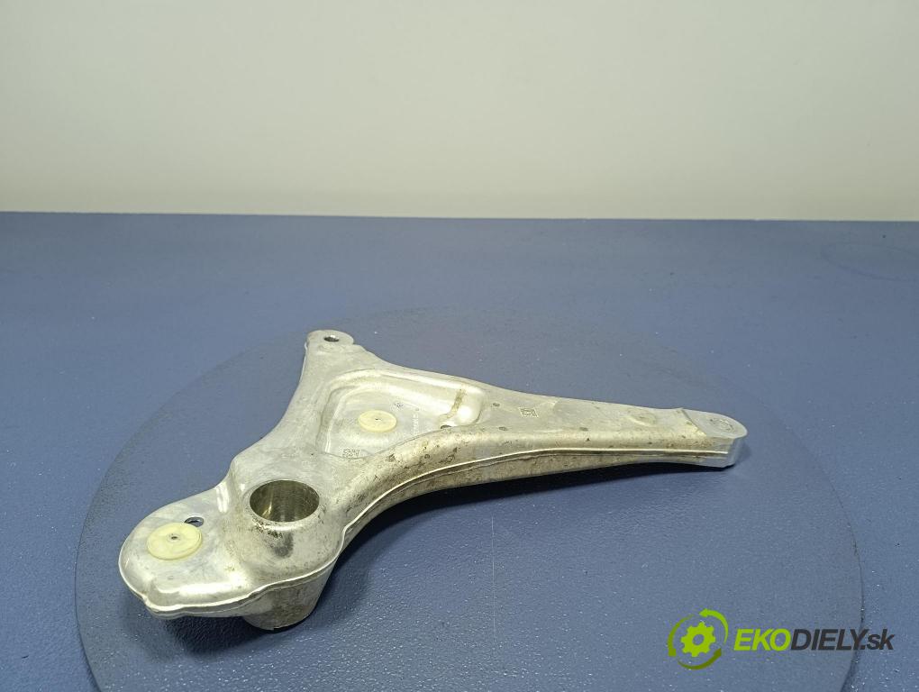 Bmw Seria 5 2025 před v pravo: 6898522