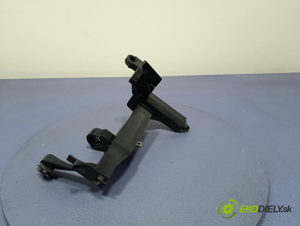 Bmw Seria 5 2025 trubka Chladič: 9873919