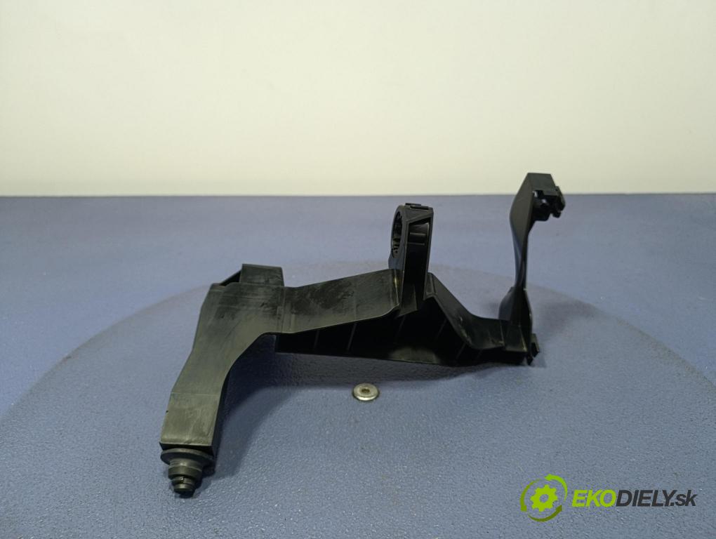 Bmw Seria 5 2025 trubka Chladič: 9873919