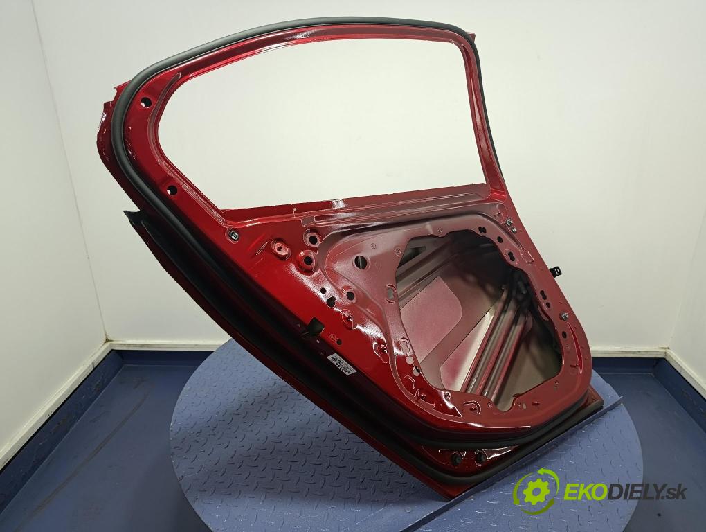 Bmw Seria 5 2025 dvere zad Vľavo: