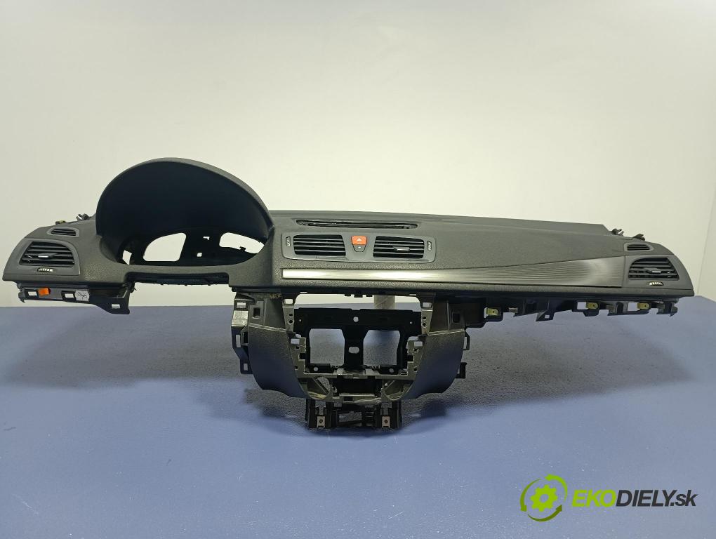 Renault Megane 2009 kokpit,přistrojova deska 681000021R