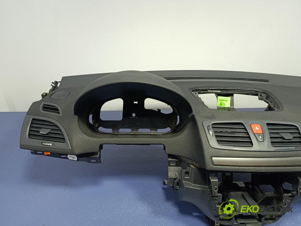 Renault Megane 2009 kokpit,přistrojova deska 681000021R
