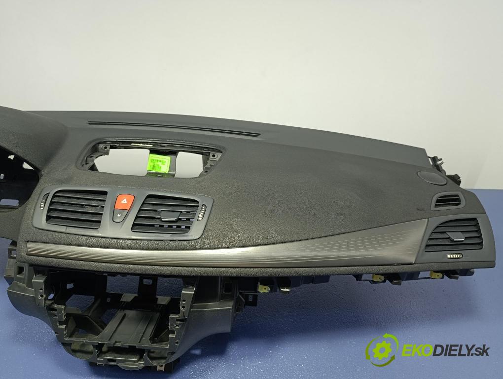 Renault Megane 2009 kokpit,přistrojova deska 681000021R