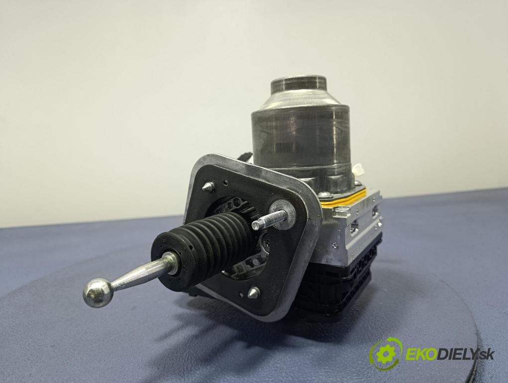 Bmw Seria 5 2025 čerpadlo ABS x 5B77C20
