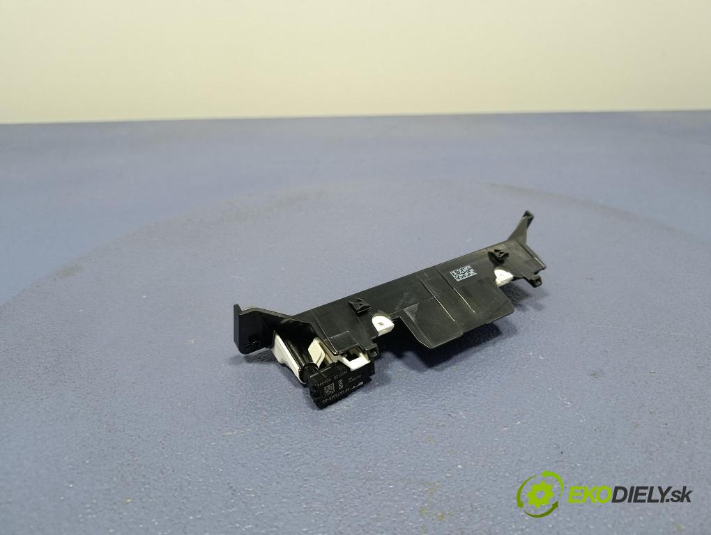 Bmw Seria 5 2025 Lampy Uvnitř 5A50B71