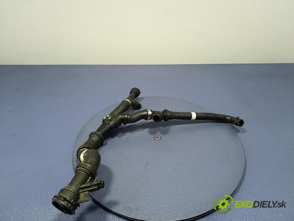 Bmw Seria 5 2025 trubka Chladič: 8490278