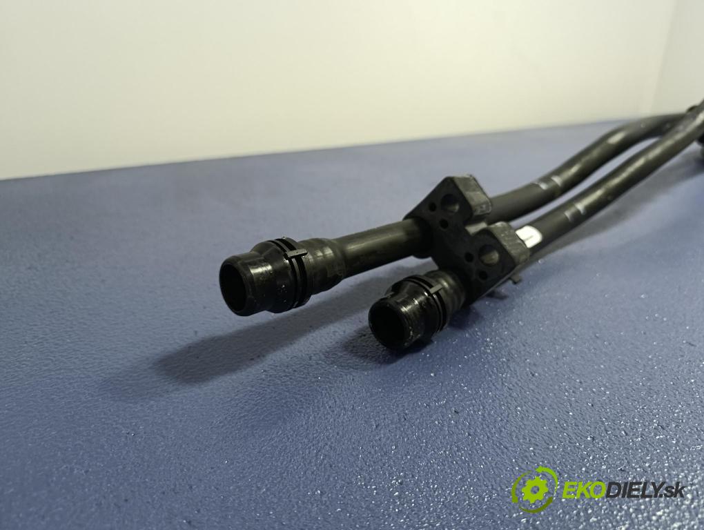 Bmw Seria 5 2025 trubka Chladič: 9886638