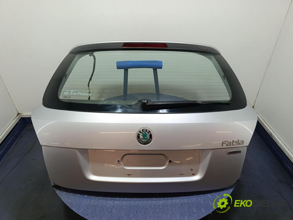 Skoda Fabia 2012 zadní dveře kufra: kufr