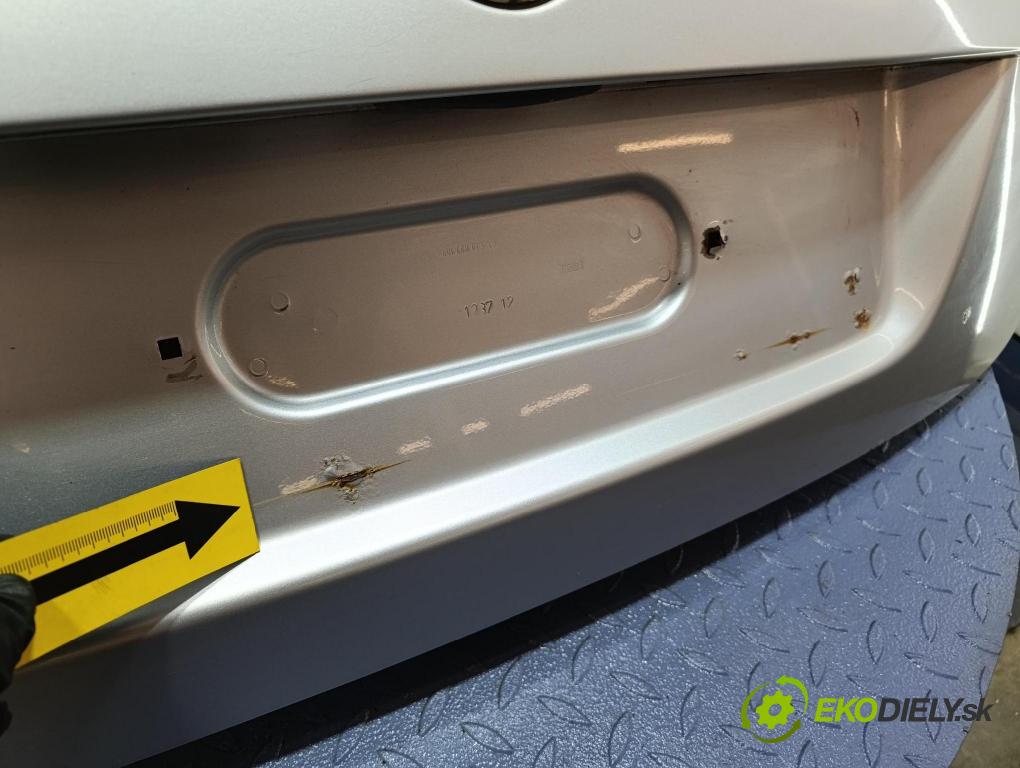 Skoda Fabia 2012 zadní dveře kufra: kufr
