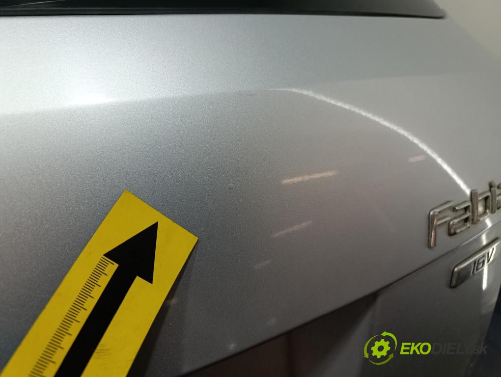 Skoda Fabia 2012 zadní dveře kufra: kufr