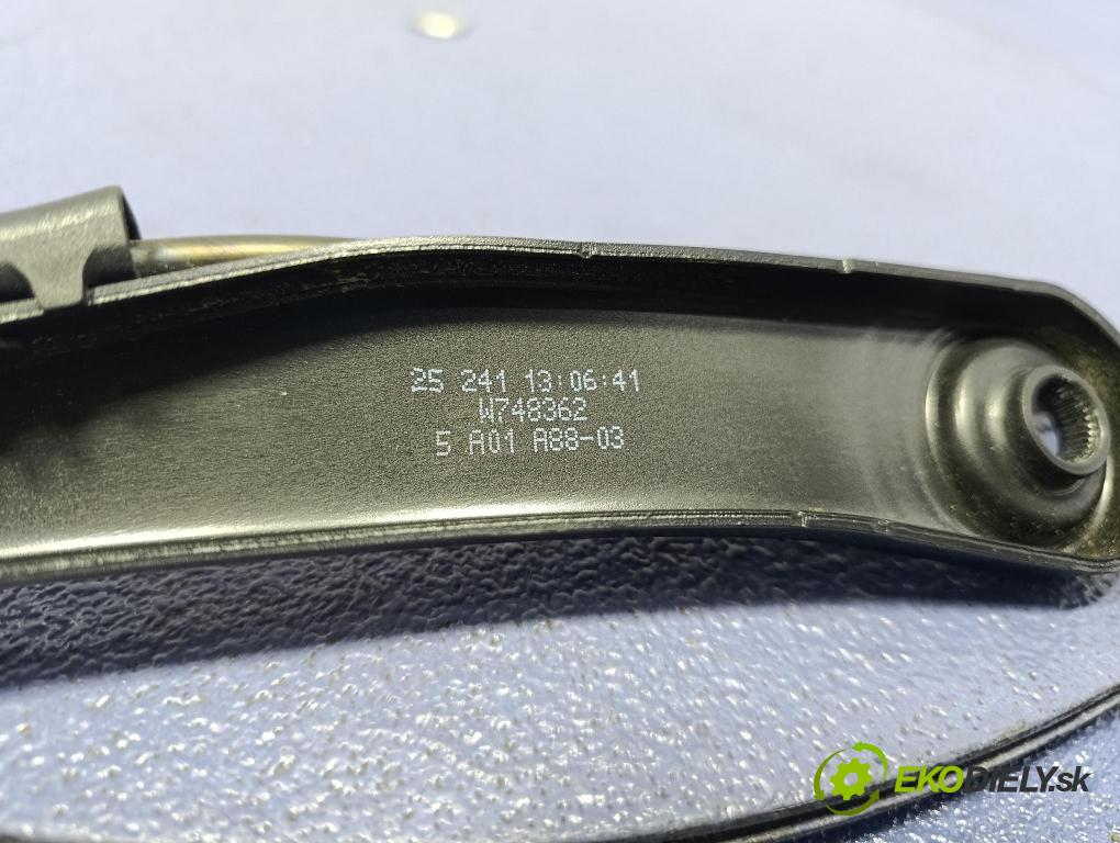 Bmw Seria 5 2025 Paže: Stěrače: před 5A01A88
