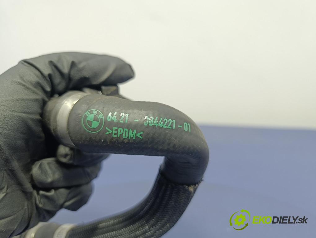 Bmw Seria 5 2025 trubka Chladič: 8844221
