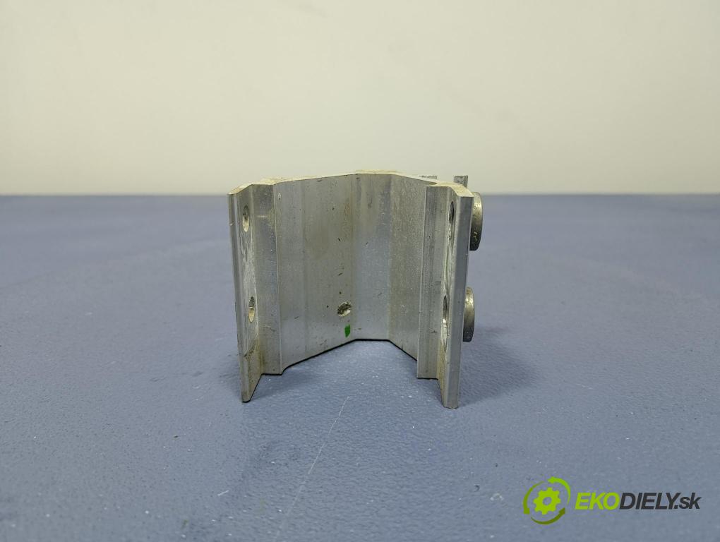 Bmw Seria 5 2025 výztuha narazník před 9463973