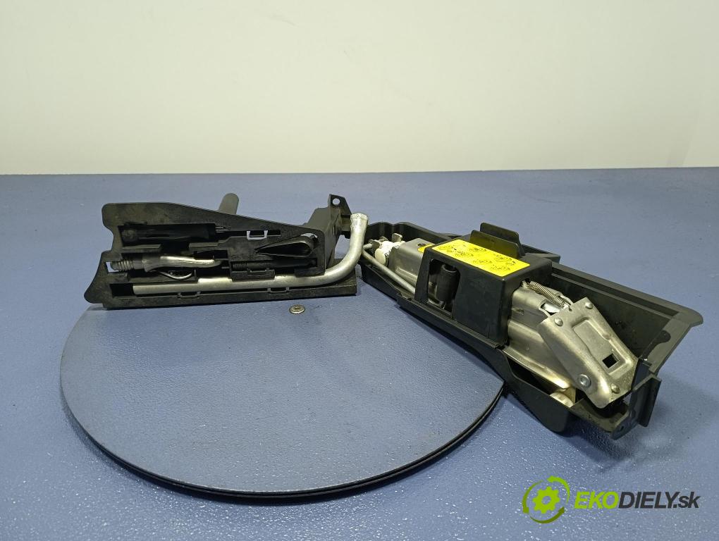 Audi A6 2008 zvedák 4F0011031