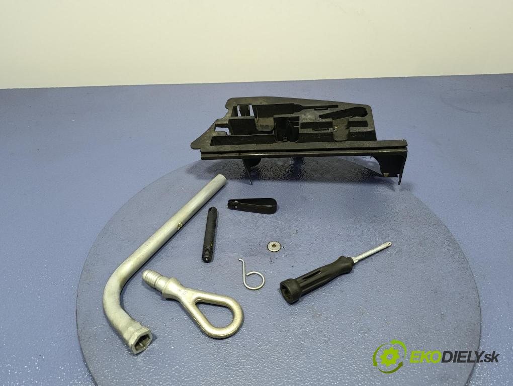 Audi A6 2008 zvedák 4F0011031