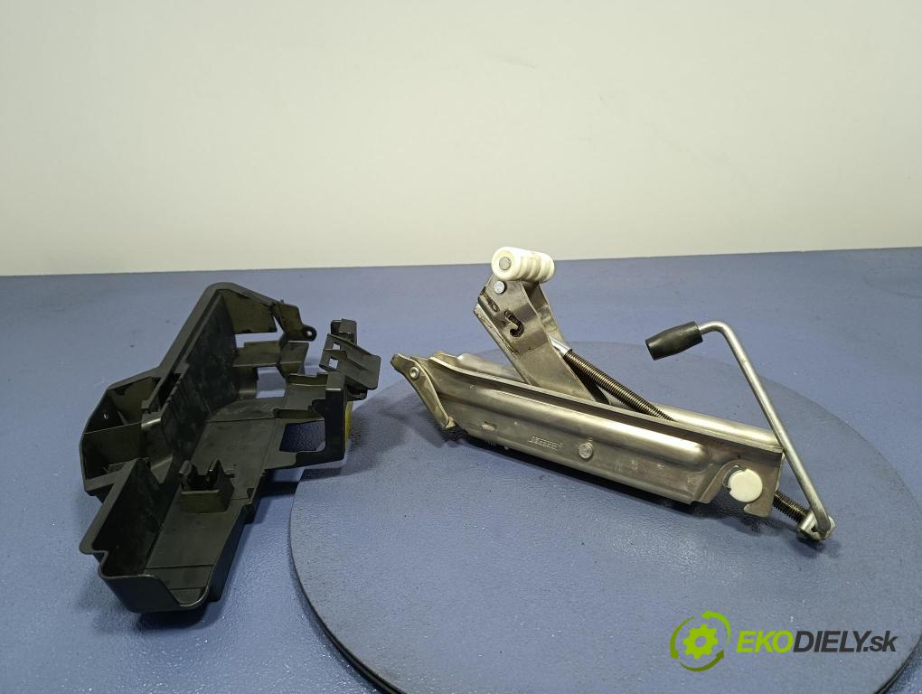 Audi A6 2008 zvedák 4F0011031