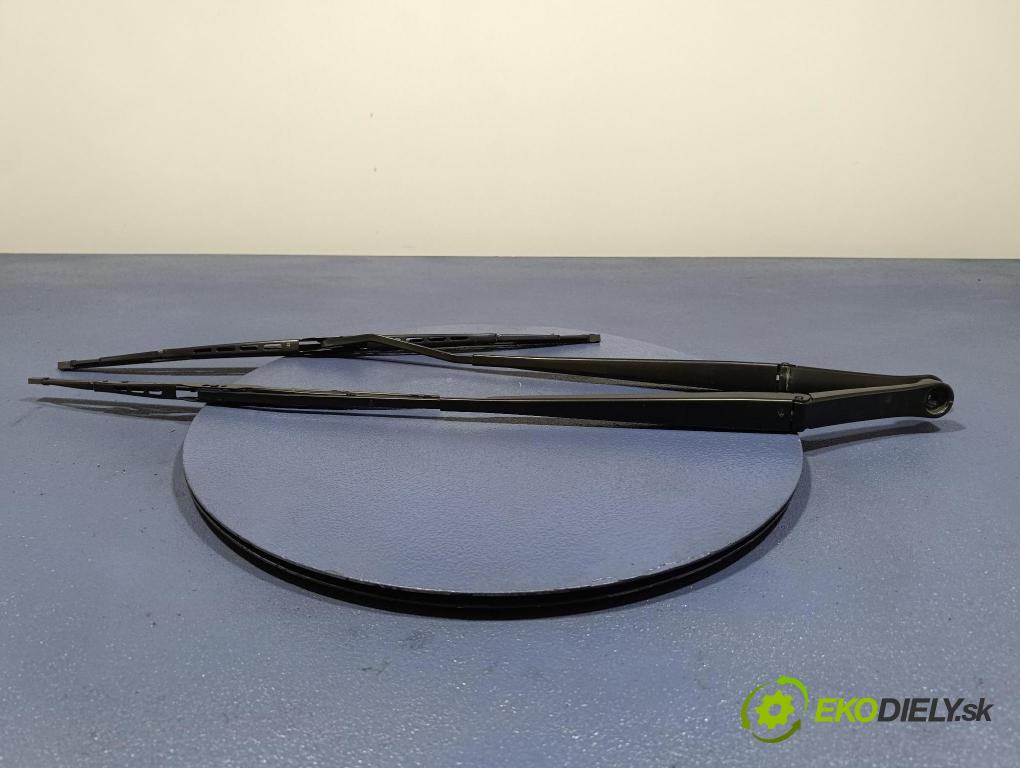 Byd Etp3 2022 Paže: Stěrače: před VB5205140D