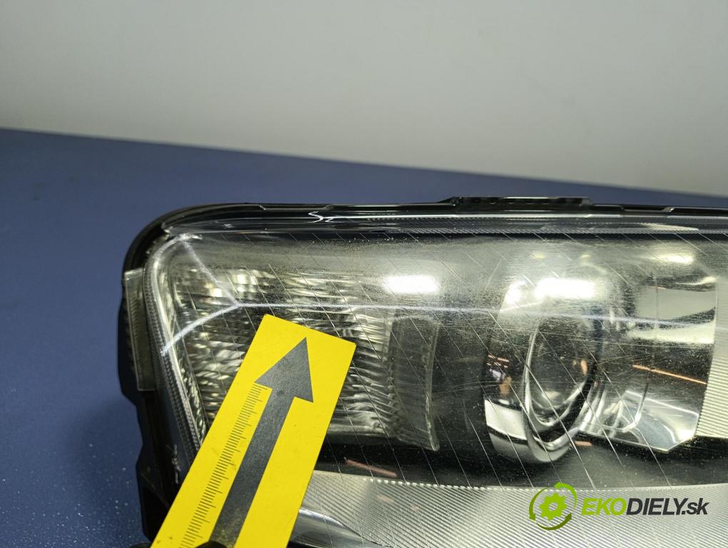 Audi A6 2008 světlo v pravo: 4F0941004AK