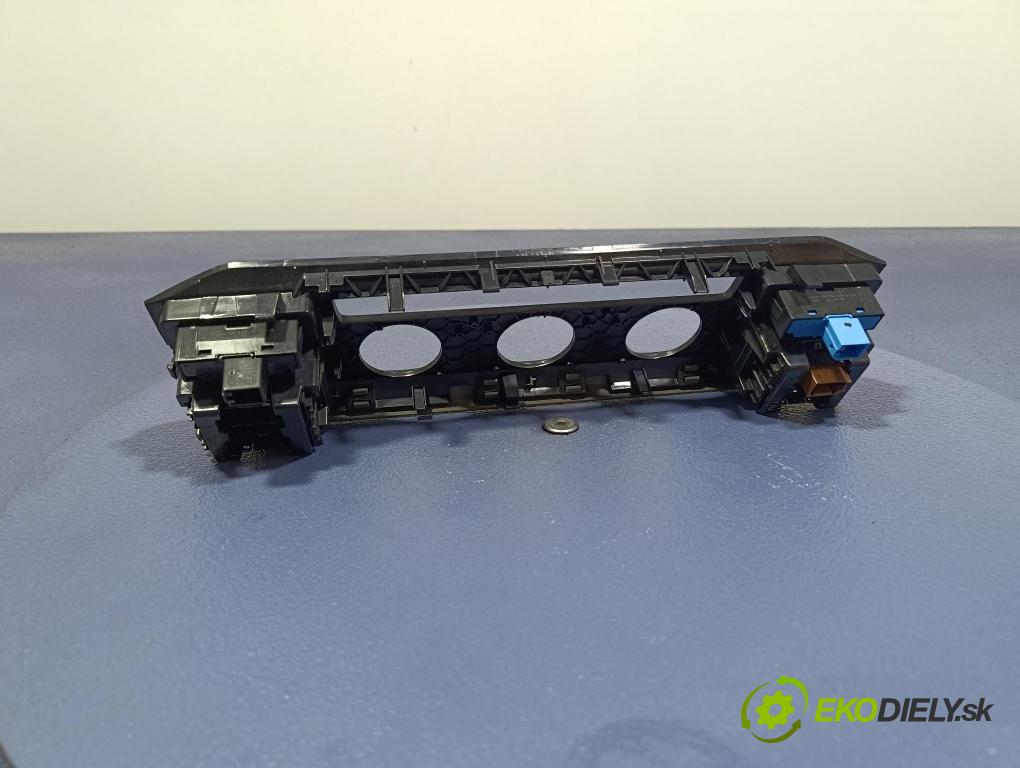 Vw Crafter 2023 kryt Plast: Interiéry: 7C0857212B