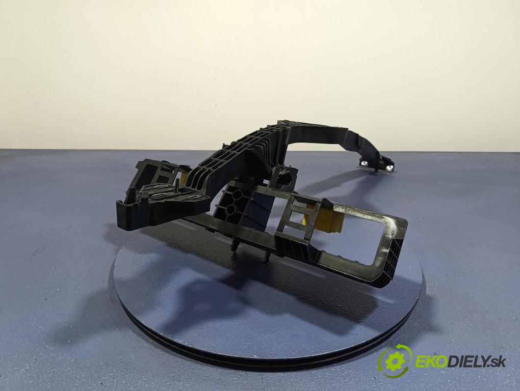 Vw Crafter 2023 kryt Plast: Interiéry: 7C0817519