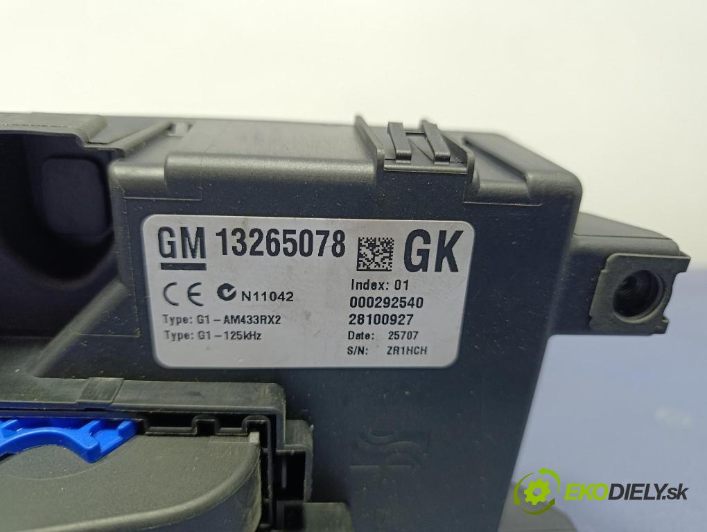 Opel Corsa 2008 řídící jednotka Motor: 55557933