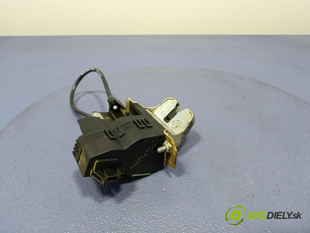 Mercedes C-klasa 2001 zámek Klapky: kufr A2037400135