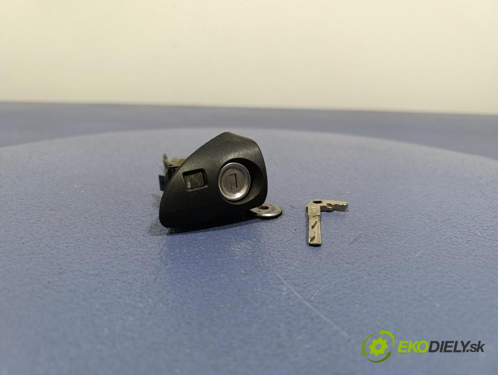 Mercedes C-klasa 2001 zámek dveře před Levý: 5WK49022