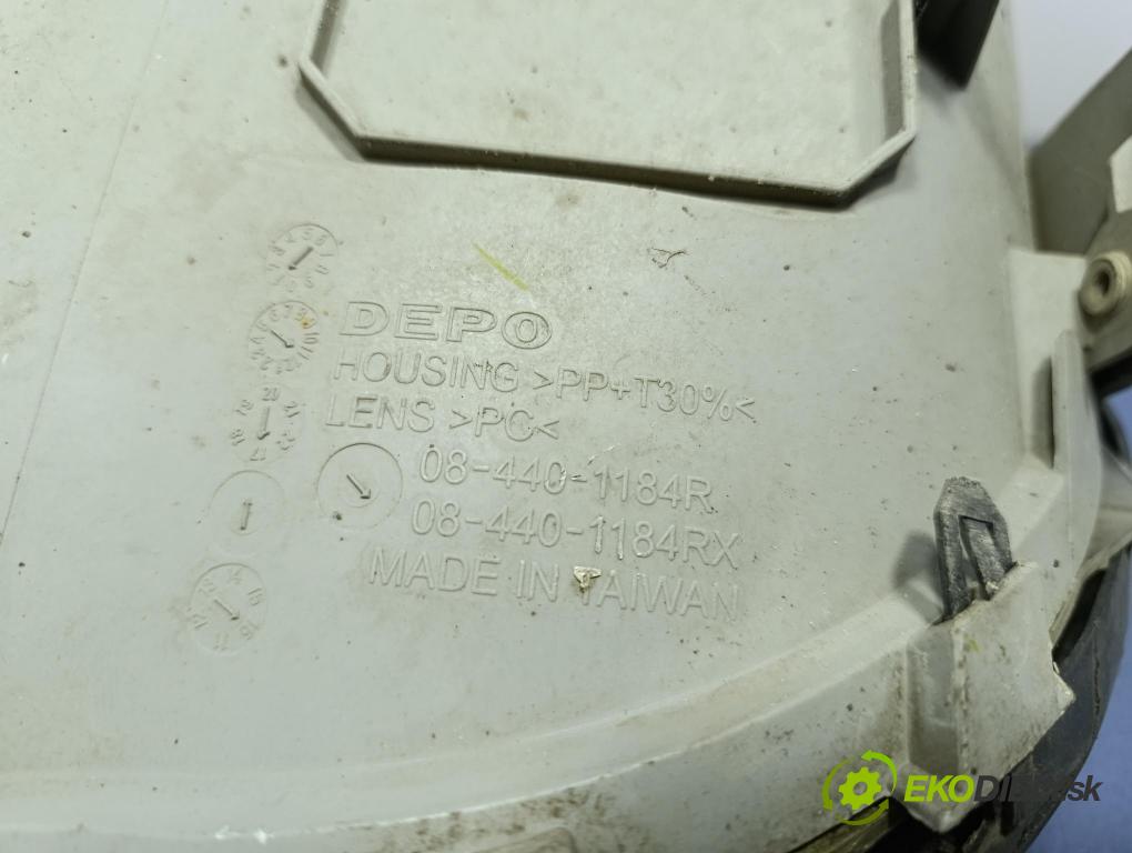 Mercedes C-klasa 2001 světlo v pravo: 440-1184R