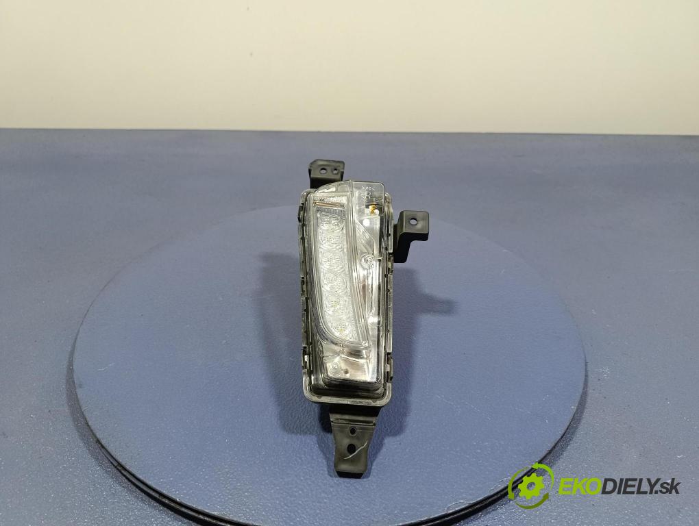 Suzuki Vitara 0 Halogen v pravo: W1378