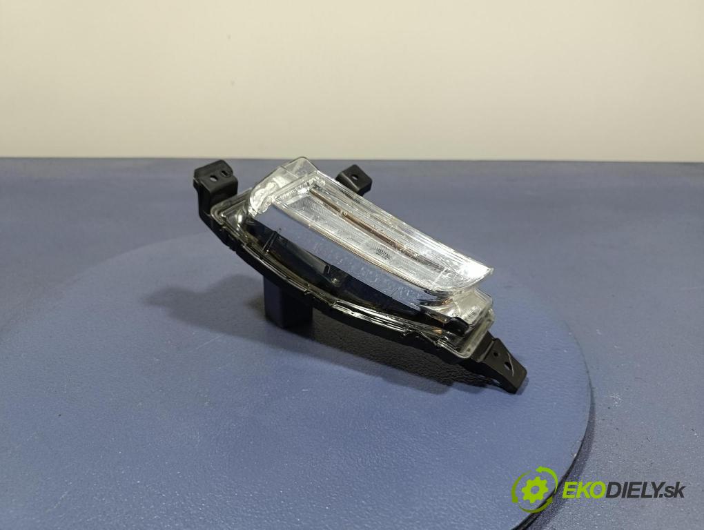 Suzuki Vitara 0 Halogen v pravo: W1378