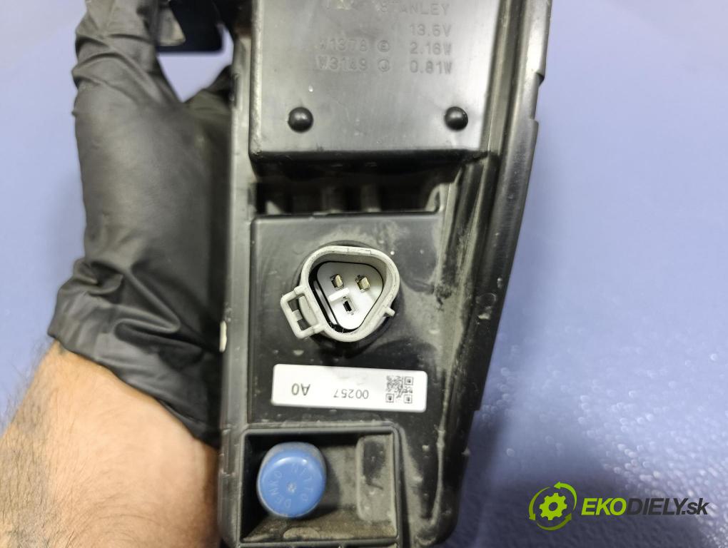 Suzuki Vitara 0 Halogen v pravo: W1378