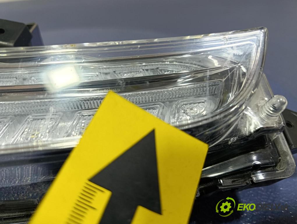 Suzuki Vitara 0 Halogen v pravo: W1378