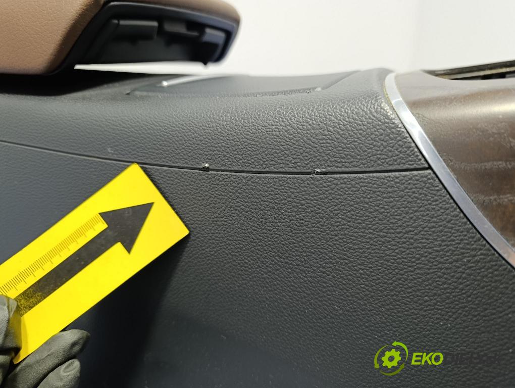 Audi A7 2012 tunel Stredný: 4G0864981A