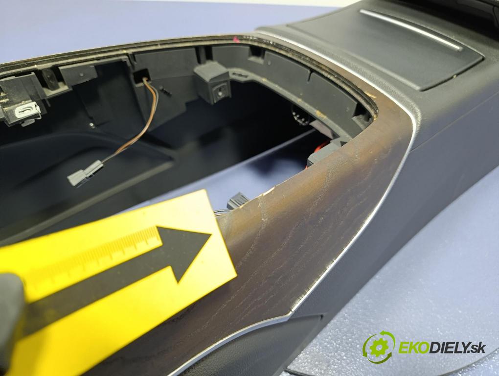 Audi A7 2012 tunel Stredný: 4G0864981A